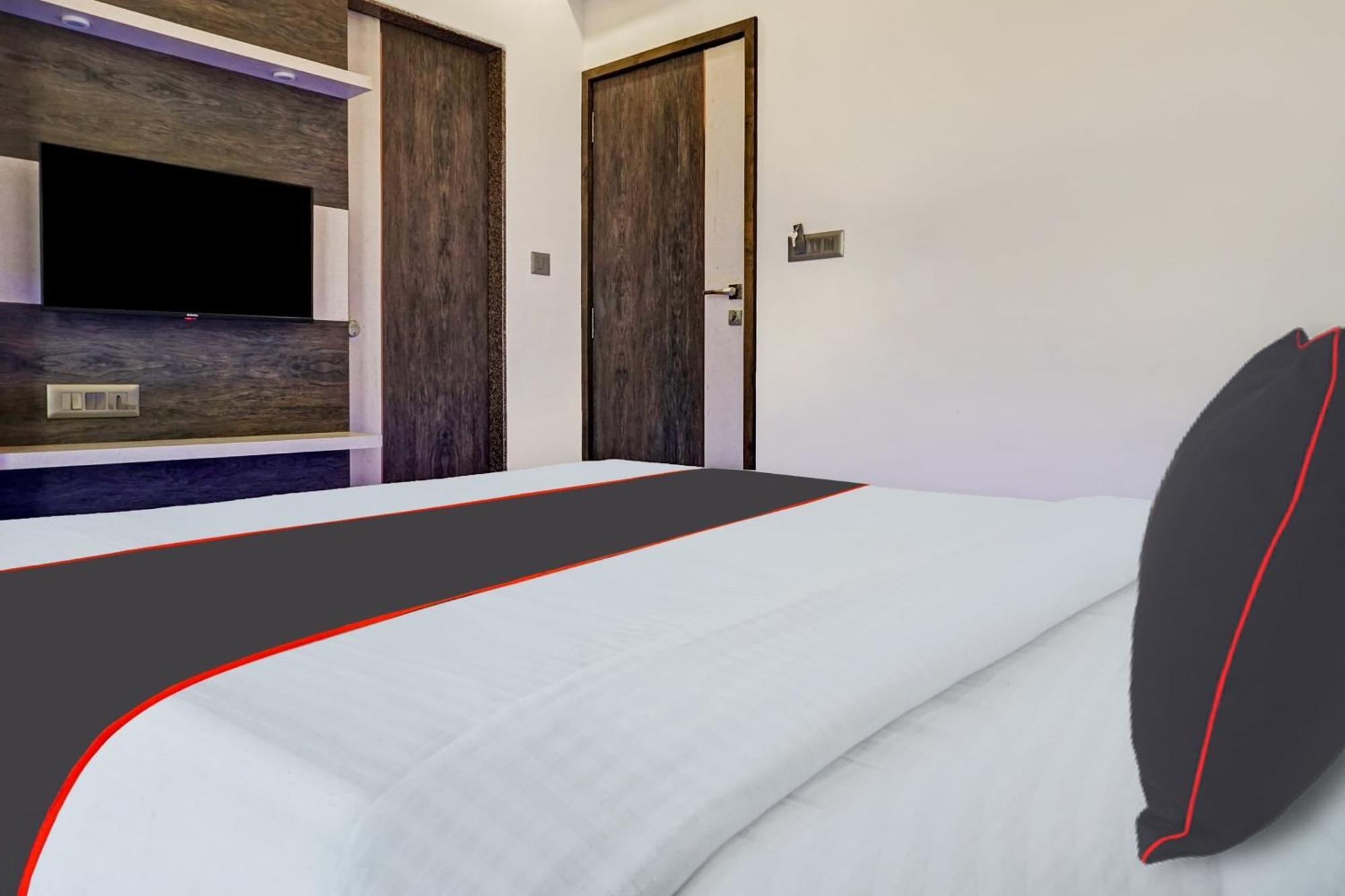 מלון Pimpri-Chinchwad Super Townhouse Poona Royal מראה חיצוני תמונה
